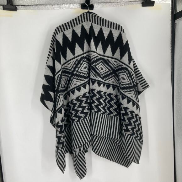 Akira Southwest Black Gray Print Western Poncho One Size Women’s Aztec - Picture 3 of 7